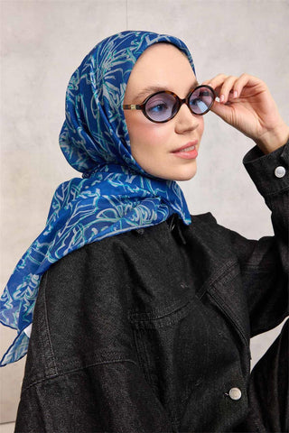 Pamuk Polyester Soft Eşarp Koyu Mavi Lilium Desenli Kaymaz Dokulu 90X90