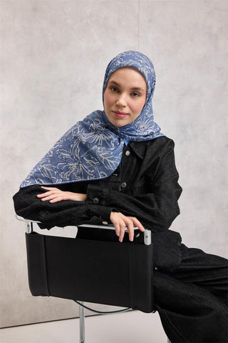Pamuk Polyester Soft Eşarp Bebe Mavi Lilium Desenli Kaymaz Dokulu 90X90 - Soft Eşarp - | Silk Home