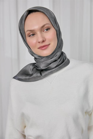 Polyester Karışımlı Shiny Eşarp Gri Etnik Desenli Parlak Dokulu 90X90