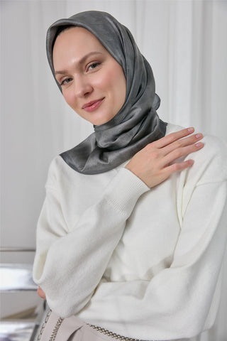 Polyester Karışımlı Shiny Eşarp Gri Etnik Desenli Parlak Dokulu 90X90