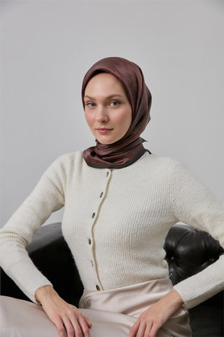 Polyester Karışımlı Shiny Eşarp Kızıl Kahve Etnik Desenli Parlak Dokulu 90X90