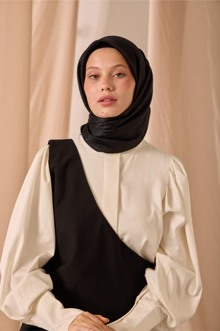 Shiny Textured Scarf, Plain Black, Shiny Textured, Water and Stain Resistant, 90x90 cm.
