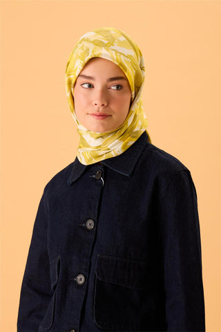 Organik Pamuk İpek Eşarp Yağ Yeşili-Sarı-Beyaz-Bej Desenli Kaymaz Tok Duruşlu
                90X90