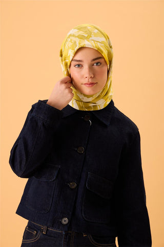 Organik Pamuk İpek Eşarp Yağ Yeşili-Sarı-Beyaz-Bej Desenli Kaymaz Tok Duruşlu
                90X90