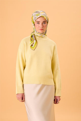 Organic Cotton Silk Scarf with Yellow-Pistachio Green-Smoke-Gray-White Pattern, Non-Slip, Secure Fit
 90x90 stance