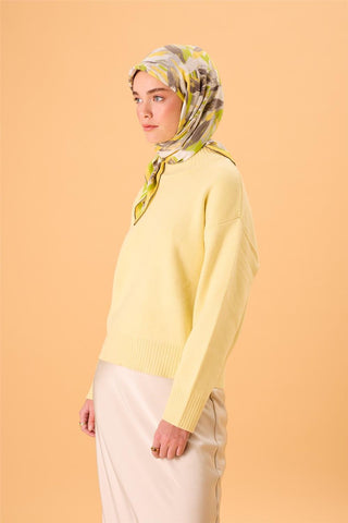Organic Cotton Silk Scarf with Yellow-Pistachio Green-Smoke-Gray-White Pattern, Non-Slip, Secure Fit
 90x90 stance