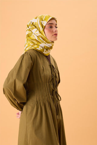 Organik Pamuk İpek Eşarp Beyaz-Haki-Sarı-Yağ Yeşili Desenli Kaymaz Tok Duruşlu
                90X90