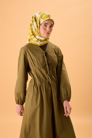 Organik Pamuk İpek Eşarp Beyaz-Haki-Sarı-Yağ Yeşili Desenli Kaymaz Tok Duruşlu
                90X90