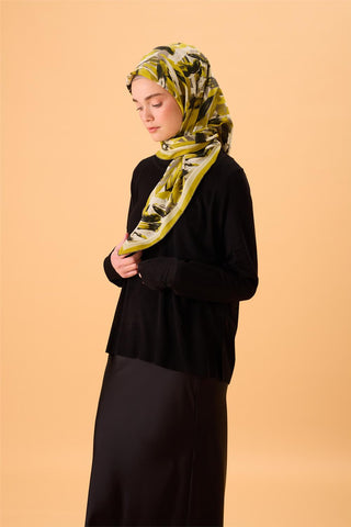 Organik Pamuk İpek Eşarp Yağ Yeşili-Siyah-Asit Yeşili-Gri Desenli Kaymaz Tok
                Duruşlu 90X90