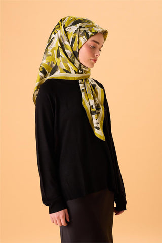 Organik Pamuk İpek Eşarp Yağ Yeşili-Siyah-Asit Yeşili-Gri Desenli Kaymaz Tok
                Duruşlu 90X90