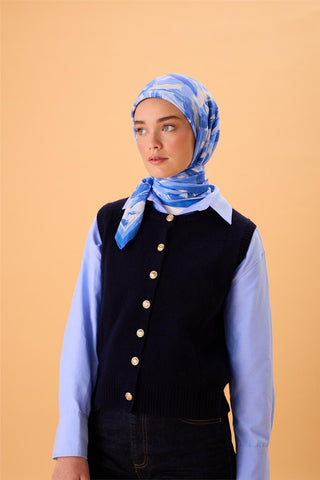 Organik Pamuk İpek Eşarp Mavi-Beyaz-Mavi Lila Desenli Kaymaz Tok Duruşlu 90X90