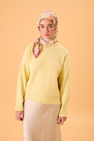 Organik Pamuk İpek Eşarp Rose-Butter Yellow-Gri-Beyaz Desenli Kaymaz Tok
                Duruşlu 90X90