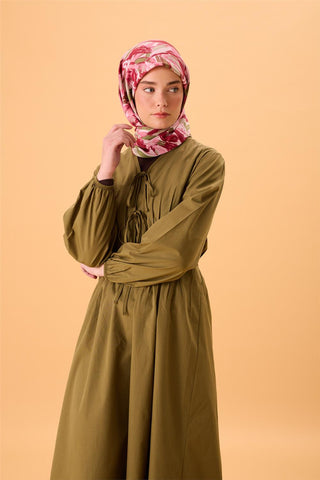 Organik Pamuk İpek Eşarp Su Yeşili-Pembe-Çilek Kırmızısı Desenli Kaymaz Tok
                Duruşlu 90X90