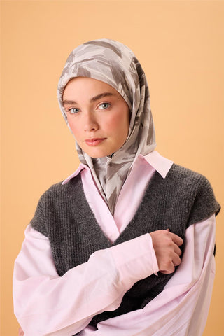 Organik Pamuk İpek Eşarp Gri-Füme Desenli Kaymaz Dokulu Akışkan Duruşlu 90X90