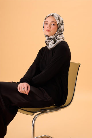 Organik Pamuk İpek Eşarp Füme-Siyah Desenli Kaymaz Dokulu Akışkan Duruşlu 90X90