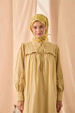 Pamuklu Eşarp Butter Yellow-Asit-Fıstık Yeşili-Koyu Yeşil Desenli Kaymaz Tok
                Duruşlu 90X90