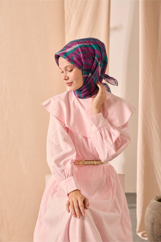 Soft Pamuk Eşarp Mor-Patina Yeşili-Lacivert-Gri Desenli Kaymaz Tok Duruşlu
                90X90