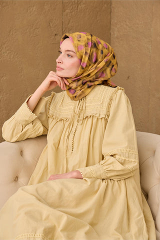 İnce Pamuk Soft Eşarp Siyah-Sarı-Pembe Desenli Kaymaz Dokulu Tok Duruşlu 90X90 - Soft Eşarp - | Silk Home
