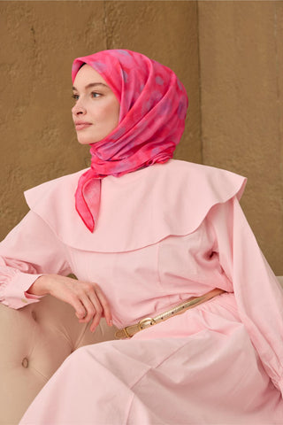 İnce Pamuk Soft Eşarp Nar Çiçeği-Pembe Eflatun Desenli Nefes Alan Tok Duruşlu
                90X90