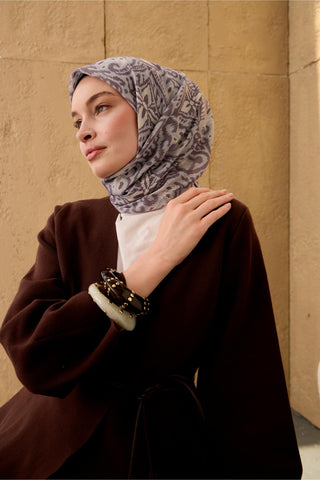 İnce Pamuk Soft Eşarp Pastel Mor-Gümüş Ekru Desenli Nefes Alan Tok Duruşlu
                90X90