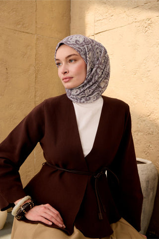 İnce Pamuk Soft Eşarp Pastel Mor-Gümüş Ekru Desenli Nefes Alan Tok Duruşlu
                90X90