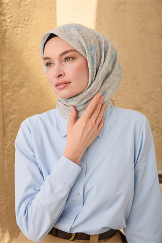 İnce Pamuk Soft Eşarp Gümüş-Vizon Bebe Mavi Desenli Nefes Alan Tok Duruşlu
                90X90