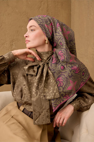 İnce Pamuk Soft Eşarp Kahve Gri-Yeşil-Pembe Desenli Nefes Alan Tok Duruşlu
                90X90