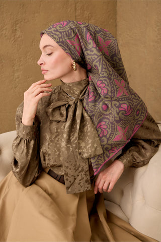 İnce Pamuk Soft Eşarp Kahve Gri-Yeşil-Pembe Desenli Nefes Alan Tok Duruşlu
                90X90