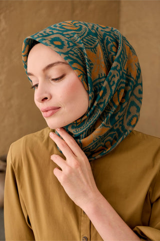 İnce Pamuk Soft Eşarp Petrol Yeşili-Hardal-Süpürge Sarısı Desenli Nefes Alan Tok Duruşlu 90X90
