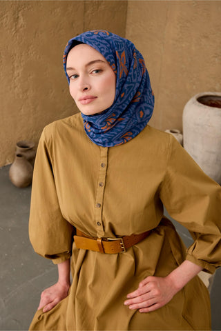 İnce Pamuk Soft Eşarp Çivit Mavi-Turuncu-Eflatun Desenli Nefes Alan Tok Duruşlu 90X90