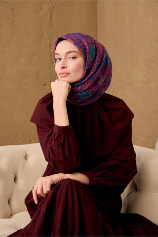 İnce Pamuk Soft Eşarp Çilek Kırmızı-Saks-Yeşil Desenli Nefes Alan Tok Duruşlu 90X90 - Soft Eşarp - | Silk Home