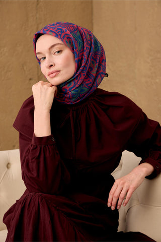 İnce Pamuk Soft Eşarp Çilek Kırmızı-Saks-Yeşil Desenli Nefes Alan Tok Duruşlu 90X90 - Soft Eşarp - | Silk Home