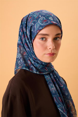 İnce Pamuk Soft Eşarp Gece Mavisi-Kırmızı Desenli Kaymaz Dokulu Tok Duruşlu
                90X90