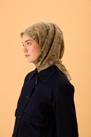 İnce Pamuk Soft Eşarp Yeşil-Turuncu Desenli Kaymaz Dokulu Tok Duruşlu 90X90 - Soft Eşarp - | Silk Home