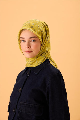 İnce Pamuk Soft Eşarp Asit Sarı-Antrasit Desenli Kaymaz Dokulu Tok Duruşlu 90X90 - Soft Eşarp - | Silk Home