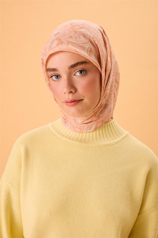 İnce Pamuk Soft Eşarp Yavruağzı-Ekru Desenli Kaymaz Dokulu Tok Duruşlu 90X90 - Soft Eşarp - | Silk Home