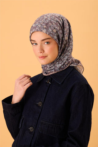 İnce Pamuk Soft Eşarp Soluk Mor-Lila Geometrik Desenli Tok Duruşlu 90X90 - Soft Eşarp - | Silk Home