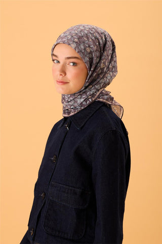 İnce Pamuk Soft Eşarp Soluk Mor-Lila Geometrik Desenli Tok Duruşlu 90X90