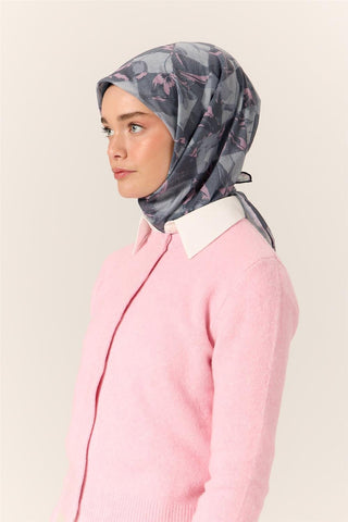 İnce Pamuk Soft Eşarp Gri-Gümüş Desenli Kaymaz Dokulu Tok Duruşlu 90X90 - Soft Eşarp - | Silk Home
