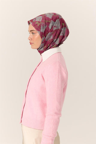 İnce Pamuk Soft Eşarp Pastel Pembe-Gri Desenli Kaymaz Dokulu Tok Duruşlu 90X90 - Soft Eşarp - | Silk Home