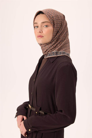 İnce Pamuk Soft Eşarp Kahverengi-Petrol Yeşili Vizon Desenli Kaymaz Dokulu
                Nefes Alan 90X90