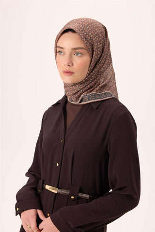 İnce Pamuk Soft Eşarp Kahverengi-Petrol Yeşili Vizon Desenli Kaymaz Dokulu
                Nefes Alan 90X90