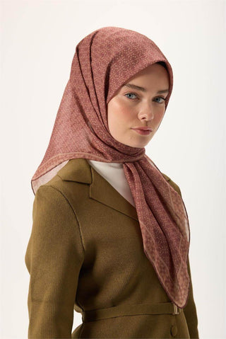 İnce Pamuk Soft Eşarp Soğan Kabuğu-Kiremit Bordo Desenli Kaymaz Dokulu Nefes
                Alan 90X90