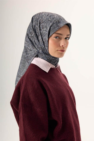 İnce Pamuk Soft Eşarp Gri-Füme Desenli Tok Duruşlu Kaymaz 90X90 - Soft Eşarp - | Silk Home