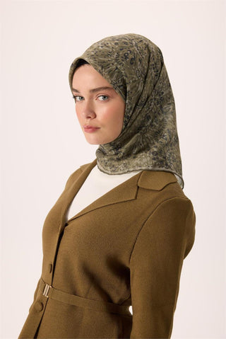 İnce Pamuk Soft Eşarp Yeşil-Koyu Yeşil Desenli Kaymaz Dokulu Tok Duruşlu 90X90 - Soft Eşarp - | Silk Home