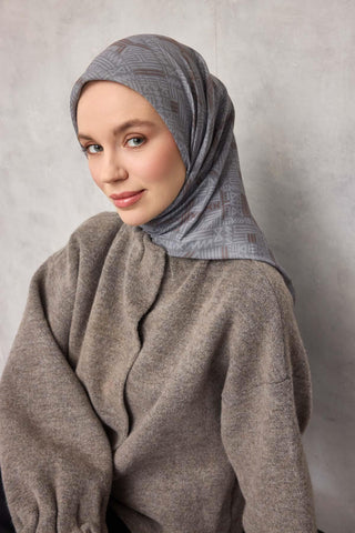 Pamuk Polyester Soft Eşarp Gri Geometrik Desenli Kaymaz Tok Duruşlu 90X90 - Soft Eşarp - | Silk Home