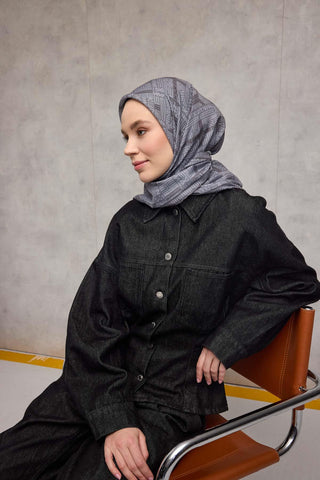 Pamuk Polyester Soft Eşarp Koyu Gri Geometrik Desenli Kaymaz Tok Duruşlu 90X90 - Soft Eşarp - | Silk Home