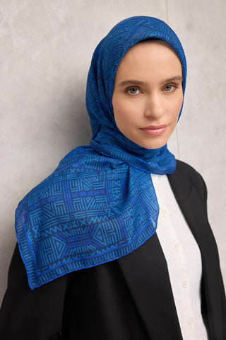 Pamuk Polyester Soft Eşarp Lacivert Geometrik Desenli Kaymaz Tok Duruşlu 90X90 - Soft Eşarp - | Silk Home