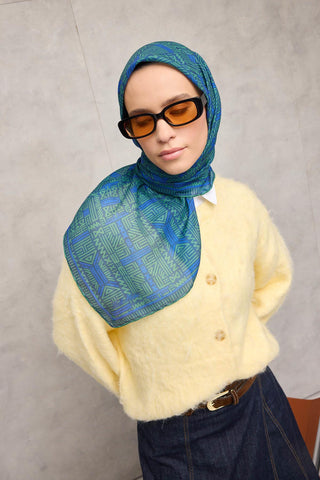 Pamuk Polyester Soft Eşarp Koyu Lacivert Geometrik Desenli Kaymaz Tok Duruşlu 90X90 - Soft Eşarp - | Silk Home