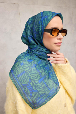 Pamuk Polyester Soft Eşarp Koyu Lacivert Geometrik Desenli Kaymaz Tok Duruşlu 90X90 - Soft Eşarp - | Silk Home